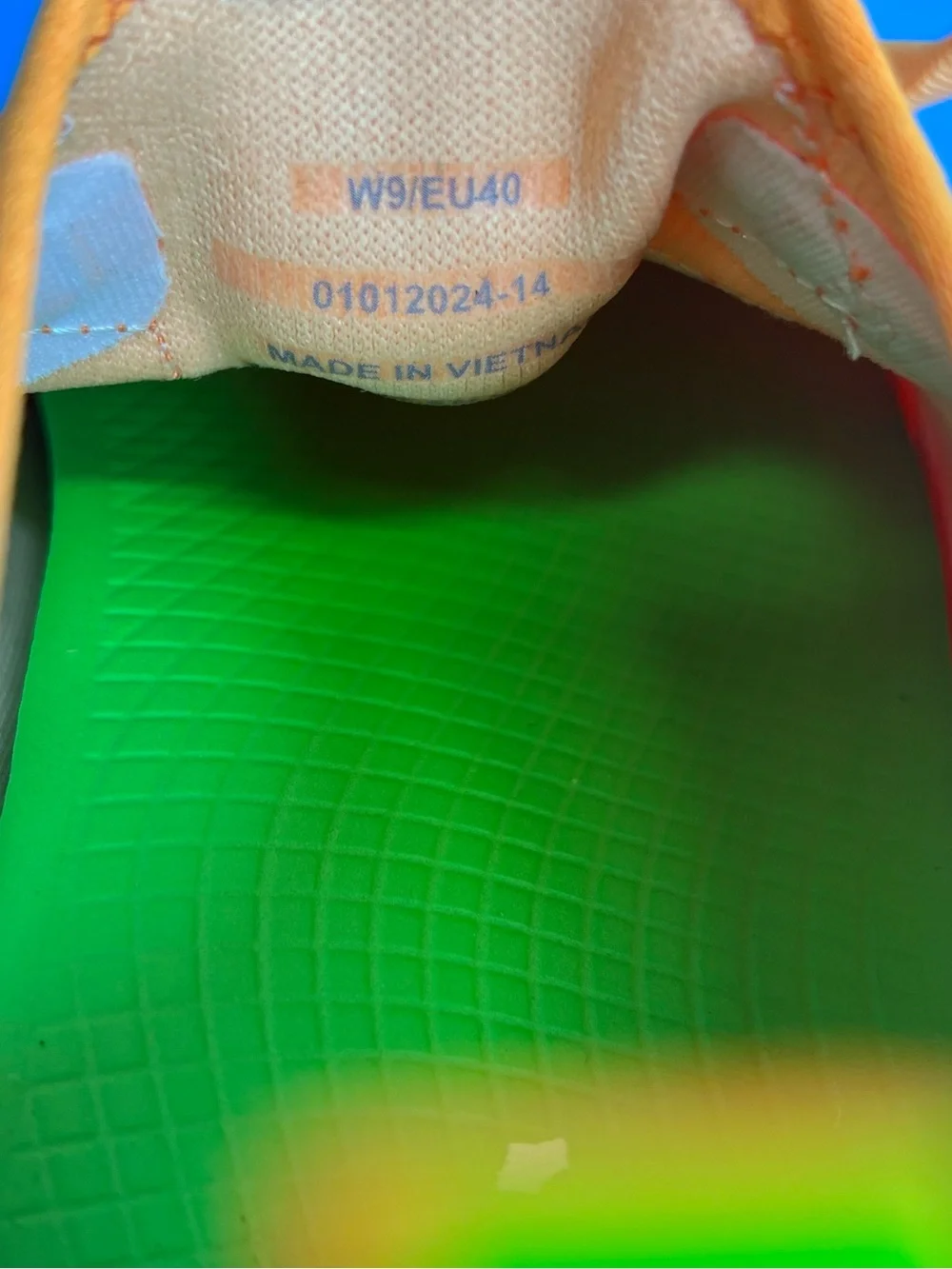 OOFOS OOmg Sport LS Womens Size 9 Or. Glow Lightweight Recovery Sneaker Like New